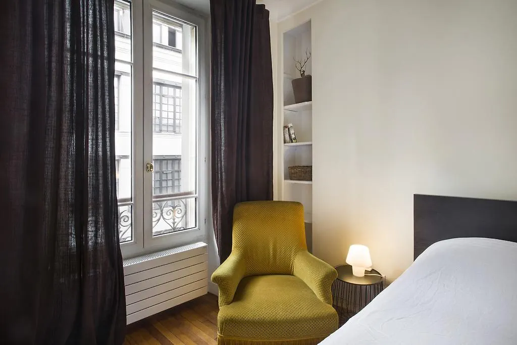 Folie Mericourt Paris Apartment