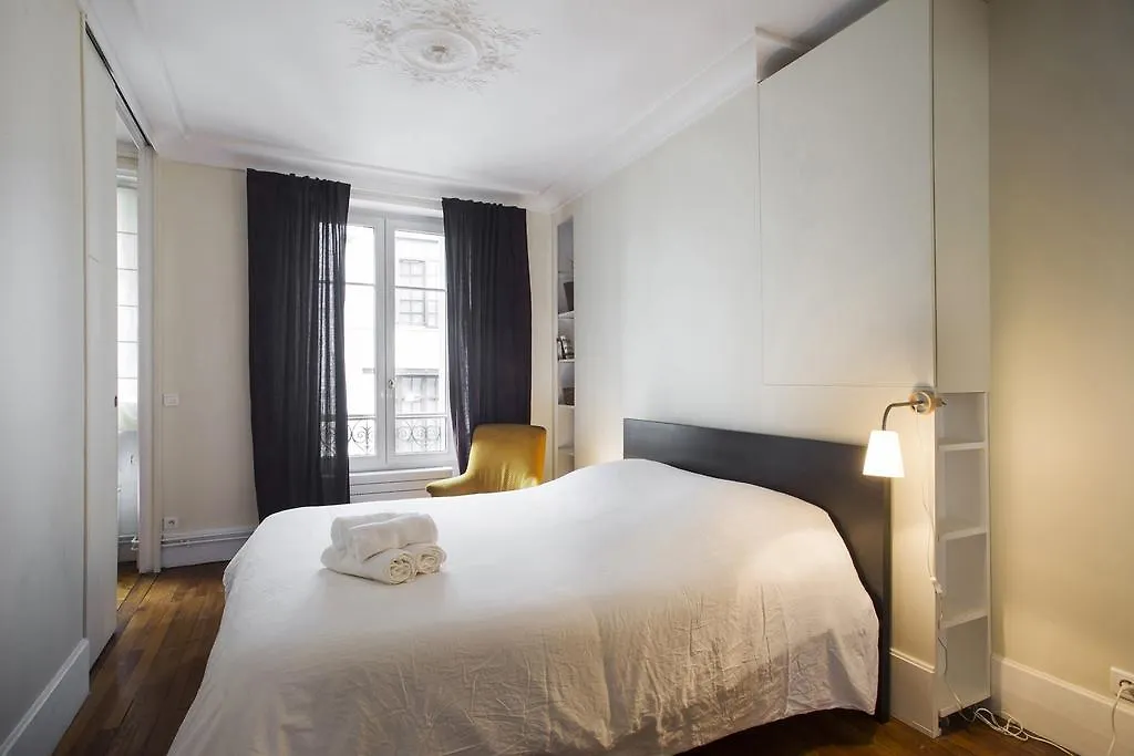 Folie Mericourt Paris Apartment